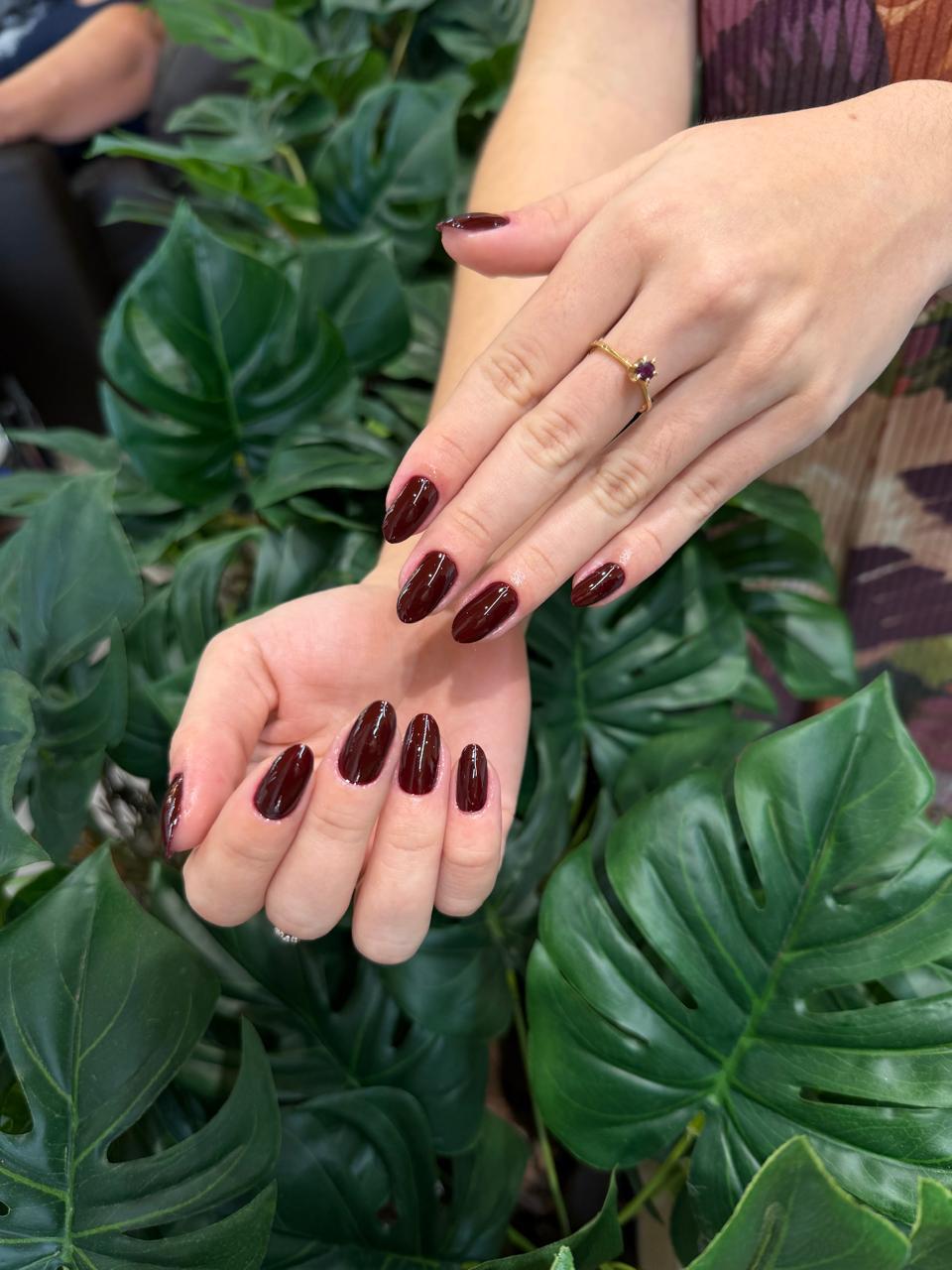Unhas bordô
